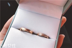 戒指應(yīng)該戴在哪個手上？戒指戴左手還是右手