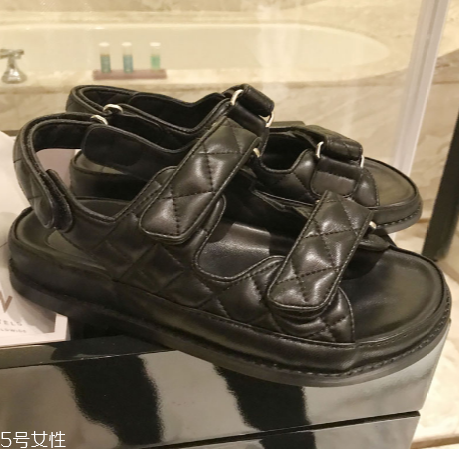 今年流行什么樣的涼鞋？今年流行的涼鞋款式推薦