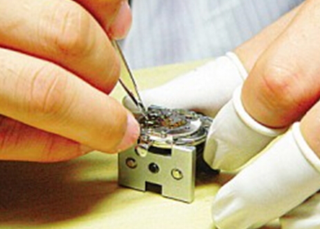 fossil手表怎么換電池？fossil手表換電池的方法