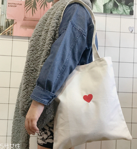 女生背什么包更甜美？適合甜美型女生的包包