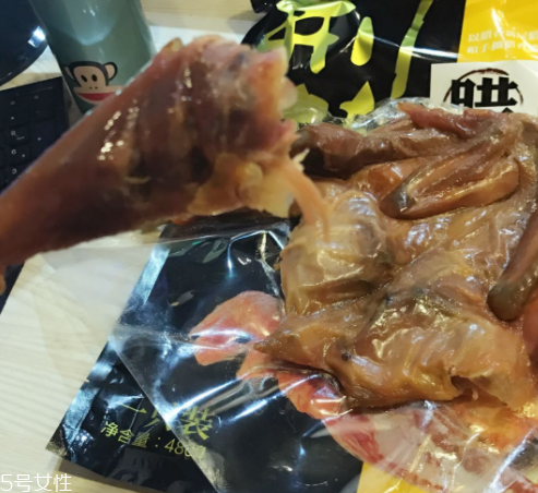 臘雞可以帶上飛機(jī)嗎？坐飛機(jī)可以帶臘雞嗎？
