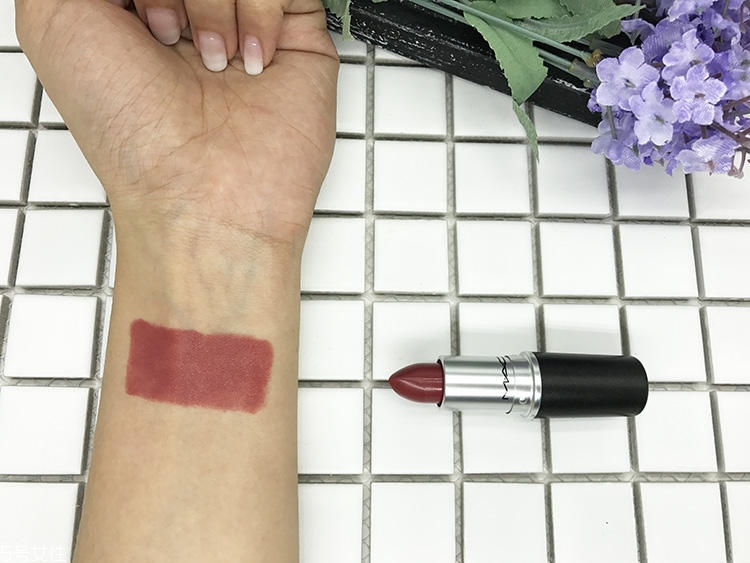 mac brick o la口紅日常嗎？mac brick o la上嘴圖