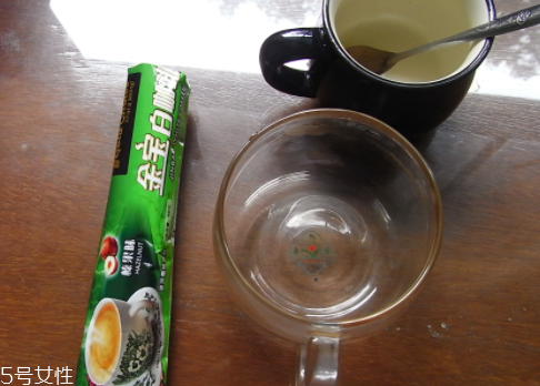 白咖啡是什么顏色？白咖啡是白色嗎？