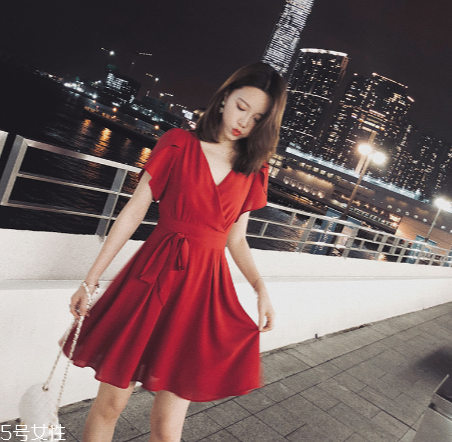 飄帶衣服怎么搭配？飄帶衣服搭配竅門
