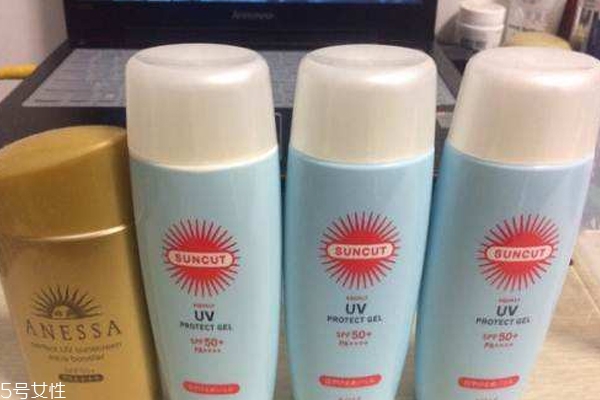 高絲suncut藍(lán)瓶防曬霜是物理防曬嗎？會(huì)不會(huì)搓泥