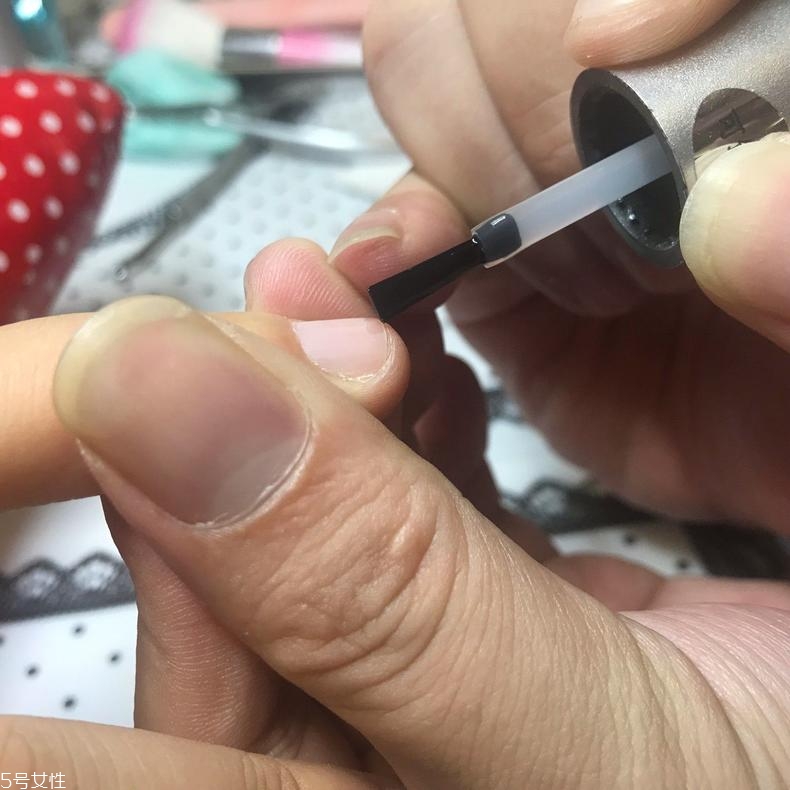 短指甲怎么上色？短指甲上色詳細步驟
