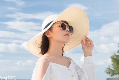 夏天開(kāi)車(chē)戴什么太陽(yáng)鏡好 太陽(yáng)鏡選什么顏色鏡片