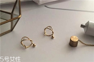 耳釘可以用雙氧水泡嗎？耳釘用雙氧水泡的影響