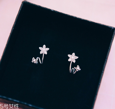 耳釘可以用鹽水消毒嗎？耳釘用鹽水消毒有用嗎