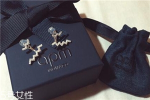 耳釘有血跡怎么清洗？耳釘上的血跡用什么洗？
