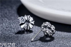 耳釘什么材質(zhì)的好？耳釘買什么材質(zhì)好？