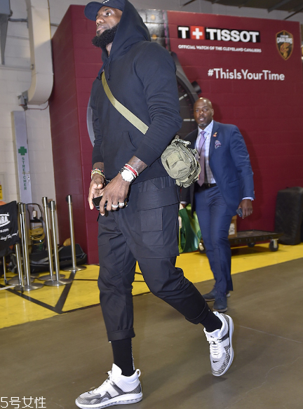 john elliott聯(lián)名nike lebron icon什么時候發(fā)售？