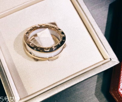 寶格麗陶瓷戒指是什么材質(zhì)？寶格麗陶瓷戒指材質(zhì)介紹