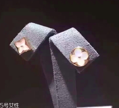 耳釘穿不過去怎么辦？耳釘卡在中間怎么處理？