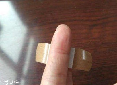 創(chuàng)可貼可以消腫嗎？創(chuàng)可貼有消腫功效嗎？