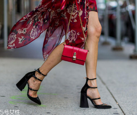 復(fù)古風(fēng)衣服配什么鞋子？復(fù)古風(fēng)搭配什么鞋子好看？