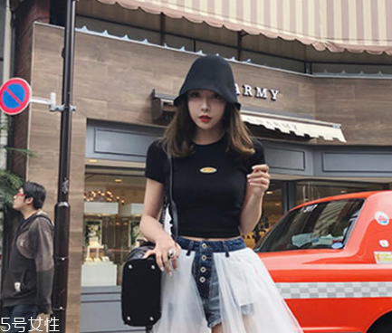 今年夏天流行什么露臍裝？今夏最火的露臍裝搭配