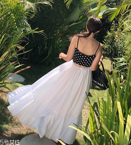 今年夏天流行什么露臍裝？今夏最火的露臍裝搭配