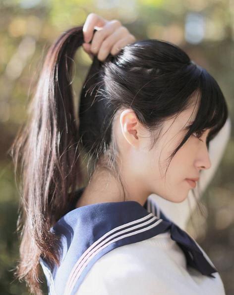 馬尾扎多高好看 扎高馬尾簡(jiǎn)單好看的步驟