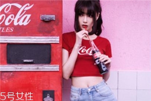 夏天穿紅色衣服吸熱嗎？夏天穿紅色會(huì)熱嗎？
