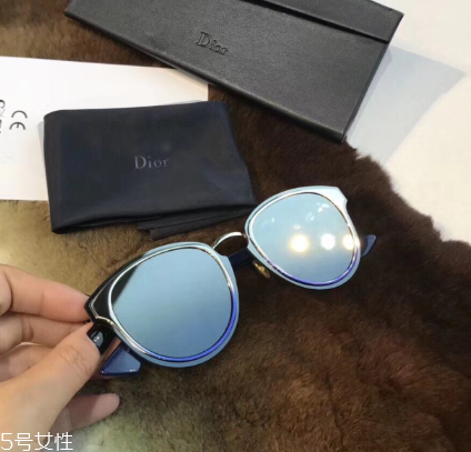 太陽鏡是玻璃鏡片嗎？太陽鏡鏡片是玻璃的嗎？