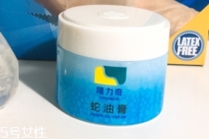 蛇油膏治腳氣嗎？腳氣可以用蛇油膏嗎？