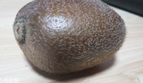 綠心獼猴桃硬的能吃嗎？硬的綠心獼猴桃能吃嗎？