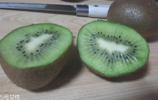 綠心獼猴桃硬的能吃嗎？硬的綠心獼猴桃能吃嗎？