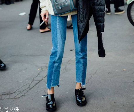 腿粗穿什么牛仔褲顯瘦？腿粗適合穿什么樣的牛仔褲？