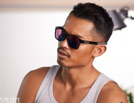 oakley眼鏡多少錢？歐克利眼鏡正品價(jià)格
