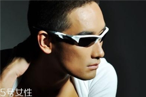oakley眼鏡多少錢？歐克利眼鏡正品價(jià)格