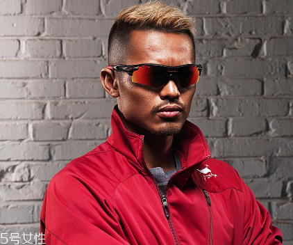 oakley眼鏡真假辨別 歐克利眼鏡怎么辨別真假？