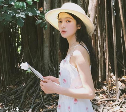 夏天拍照穿什么裙子好看？拍照適合穿什么裙子？