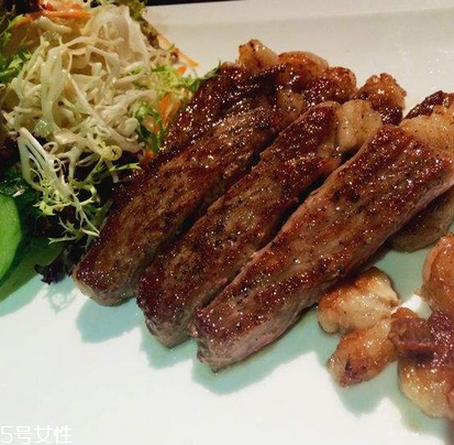 西冷牛排如何腌制肉嫩？西冷牛排腌制方法