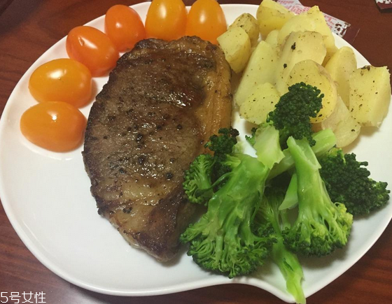 西冷牛排有肥肉嗎？西冷牛排是瘦肉嗎？