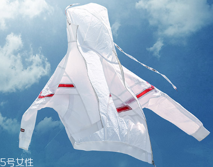 防曬衣里面穿什么？防曬衣里面怎么搭配？