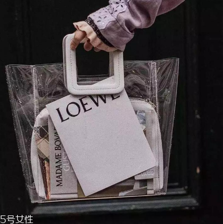 度假背什么包包好看？度假適合背什么包包？