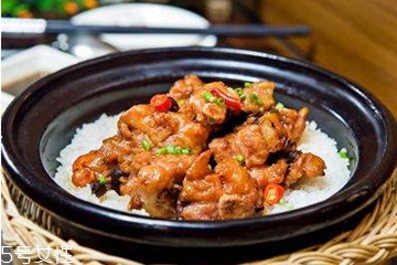 煲仔飯可以用什么鍋 煲仔飯用什么鍋?zhàn)詈?><p><strong>煲仔飯可以用什么鍋 煲仔飯用什么鍋?zhàn)詈?/strong></p></a></li> </ul>
</div>
<div   id=