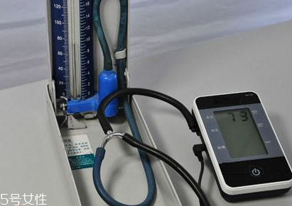 血壓計能用充電電池嗎？