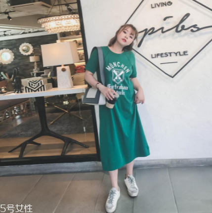 綠色連衣裙怎么搭配？綠色連衣裙搭配圖片