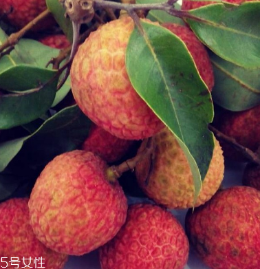 荔枝食用方法 荔枝怎么吃不上火？