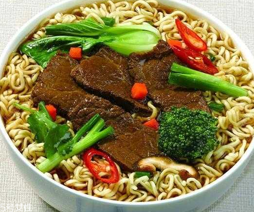 方便面加牛奶好吃嗎？牛奶方便面是黑暗料理嗎？