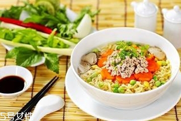 方便面加牛奶好吃嗎？牛奶方便面是黑暗料理嗎？