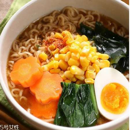 方便面加牛奶好吃嗎？牛奶方便面是黑暗料理嗎？