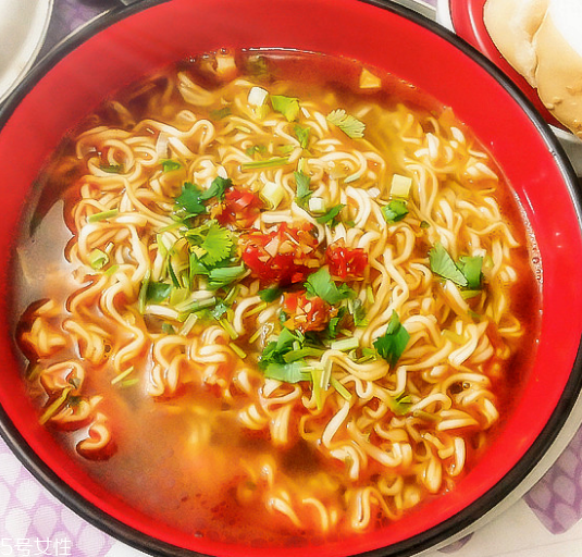 方便面和米飯哪個熱量高？方便面和米飯哪個更容易長胖？