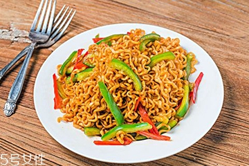 方便面是不是零食？方便面是不是發(fā)物？