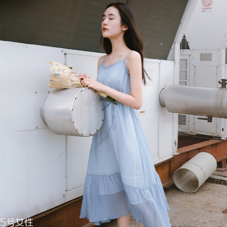 什么顏色連衣裙顯白？連衣裙什么顏色最顯白？