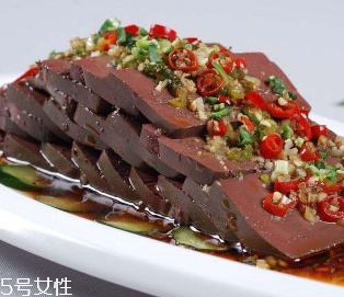 雞血弄衣服上了怎么辦？雞血洗得干凈嗎？