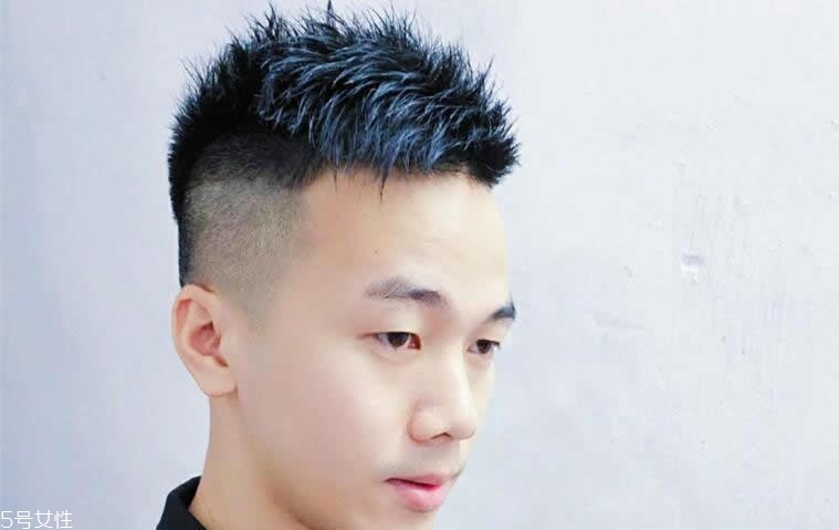 男學生發(fā)型怎么剪好看 5款帥氣又穩(wěn)妥的男學生發(fā)型
