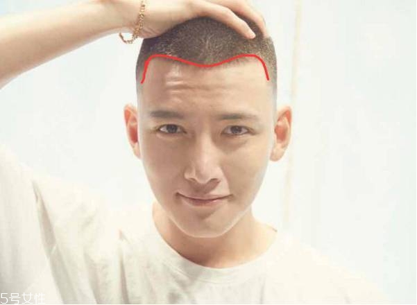 男學生發(fā)型怎么剪好看 5款帥氣又穩(wěn)妥的男學生發(fā)型